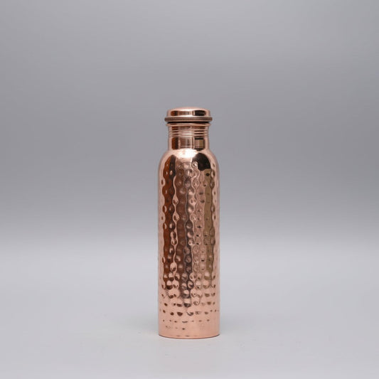 Gehämmerte Trinkflasche in Kupferoptik mit 800 ml und auslaufsicherem Schraubdeckel, Ansicht 2
