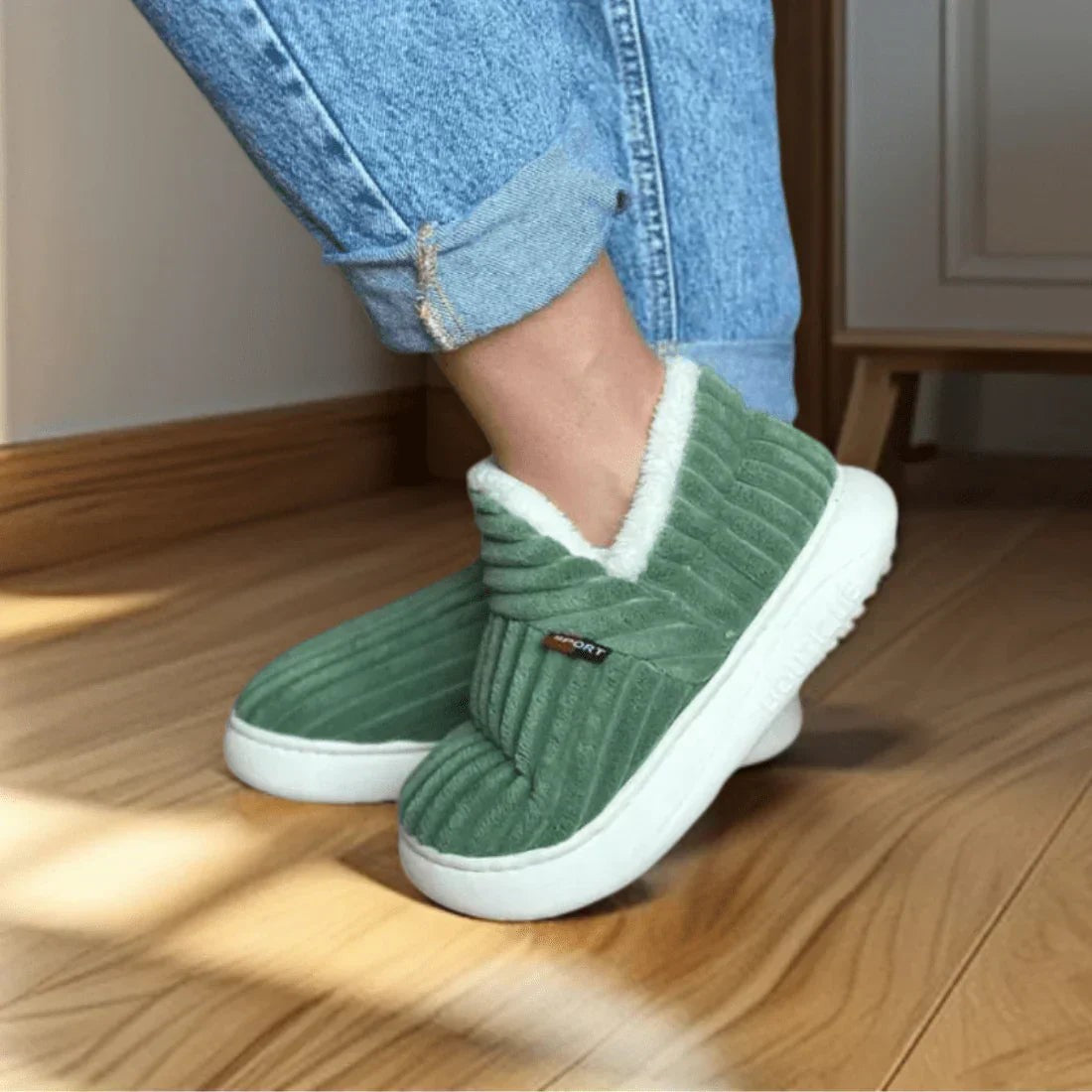 Hohe Damen-Hausschuhe aus Cord mit Sherpa-Fleecefutter und rutschfester Gummisohle, Ansicht 8