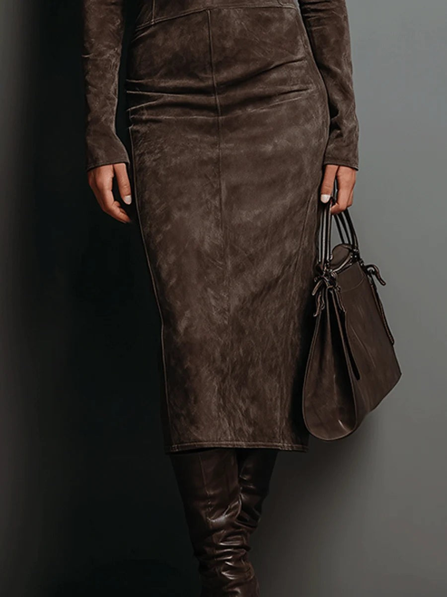Tailliertes Damen-Midikleid in Wildlederoptik mit Rollkragen und langen Ärmeln, Ansicht 3