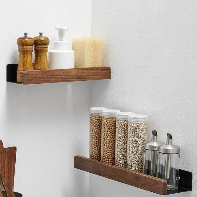 Badezimmer-Wandregal mit Holzleiste und selbstklebender Montage ohne Bohren in Braun