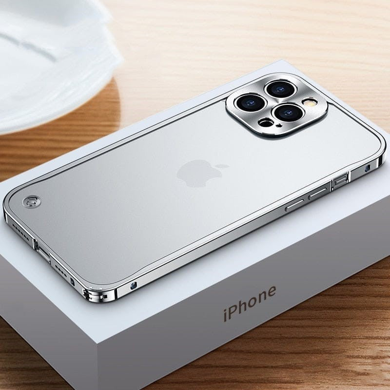Bumper-Hülle aus Aluminium für iPhone mit CNC-gefrästem Rahmen und erhöhtem Kameraschutz in Silber