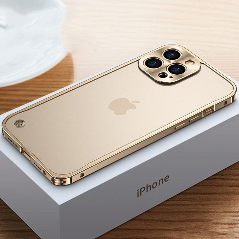 Bumper-Hülle aus Aluminium für iPhone mit CNC-gefrästem Rahmen und erhöhtem Kameraschutz in Gold