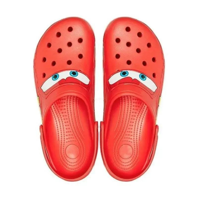 Clogs für Kinder mit Auto-Motiv, rutschfester Sohle und Fersenriemen, Ansicht 4