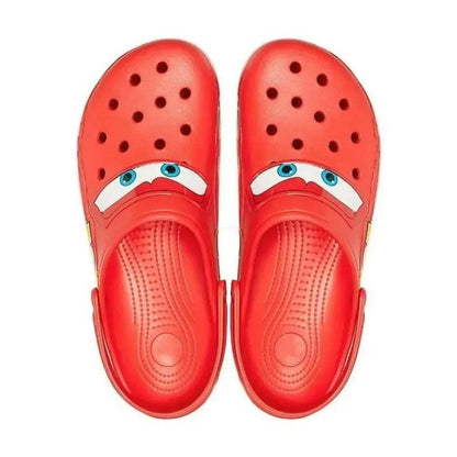 Clogs für Kinder mit Auto-Motiv, rutschfester Sohle und Fersenriemen, Ansicht 4