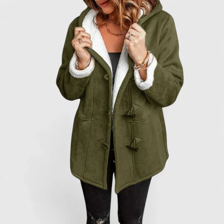 Damen-Dufflejacke in Wildlederoptik mit Fleecefutter, Kapuze und Knebelverschluss in Armeegrün