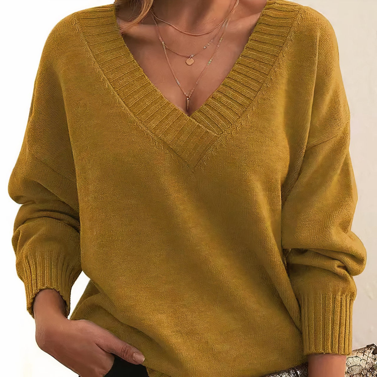 Damen-Kaschmirpullover mit breitem V-Ausschnitt und überschnittenen Schultern in Gold