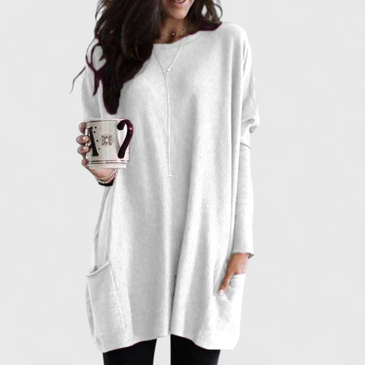 Damen-Longpullover in Tunikaform mit Rundhals und aufgesetzten Taschen in Weiß