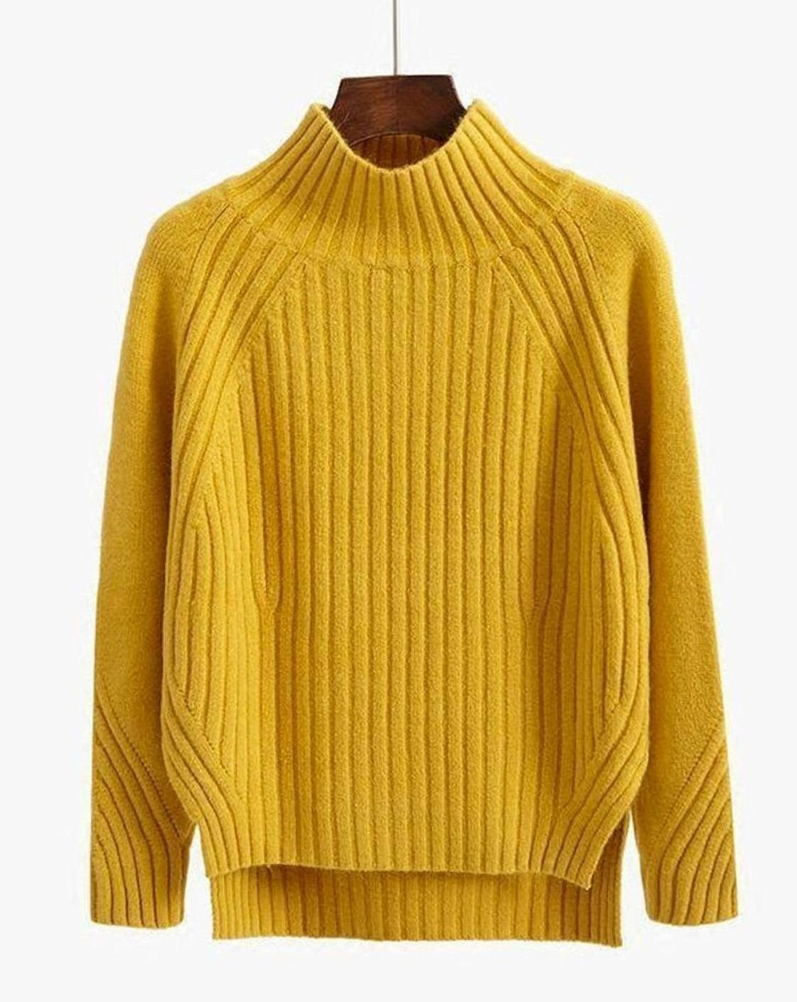 Damen-Rollkragenpullover aus Rippstrick mit Raglanärmeln und Seitenschlitzen in Gelb