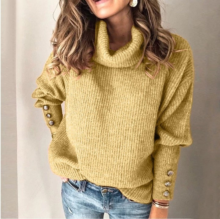 Damen-Rollkragenpullover aus Rippstrick mit Zierknöpfen an den Ärmeln in Gelb