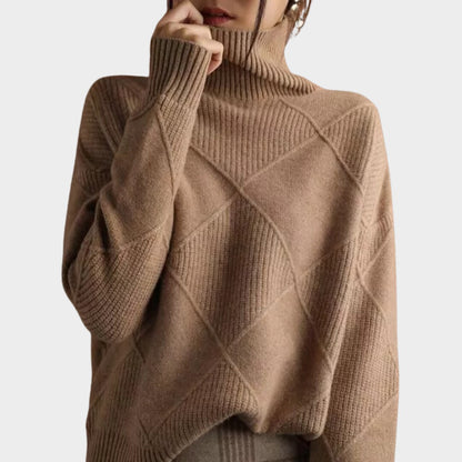 Damen-Rollkragenpullover mit Rautenmuster in Rippstrick und überschnittenen Schultern in Braun