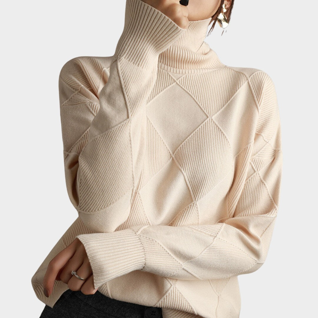 Damen-Rollkragenpullover mit Rautenmuster in Rippstrick und überschnittenen Schultern in Beige