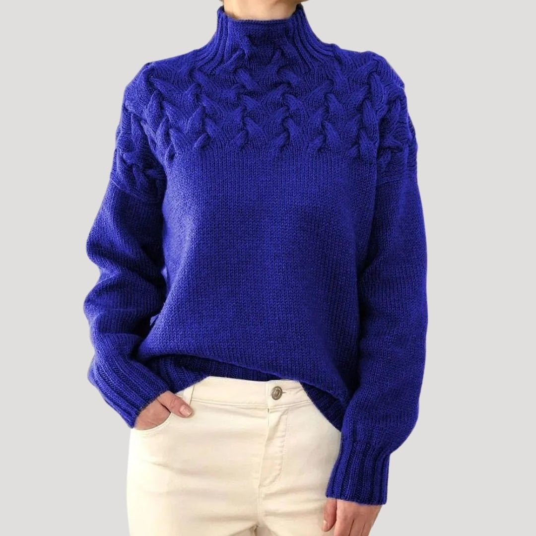 Damen-Rollkragenpullover mit Zopfmuster an der Passe und lockerer Passform in Blau