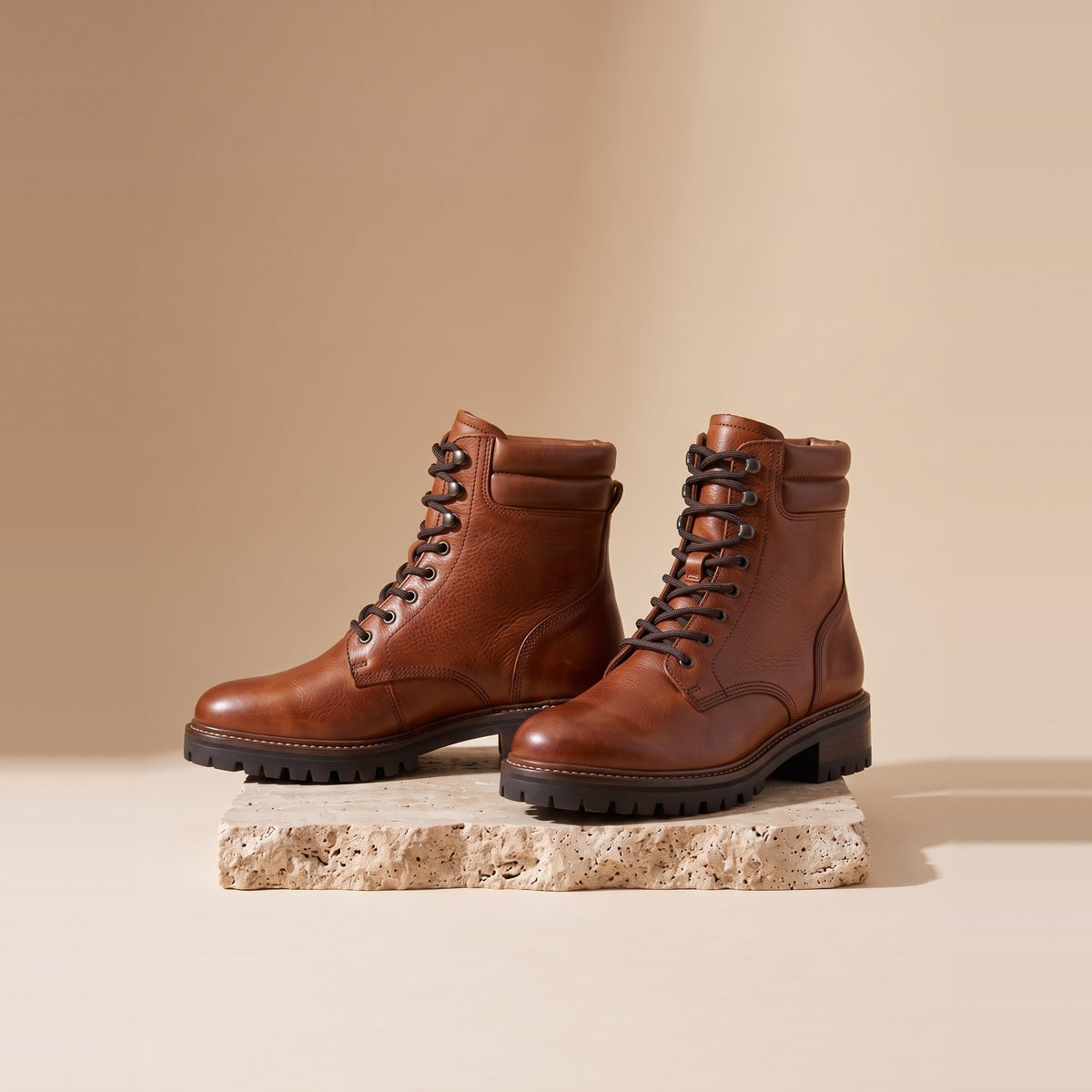 Damen-Schnürboots aus Leder in Cognac, Vorderansicht