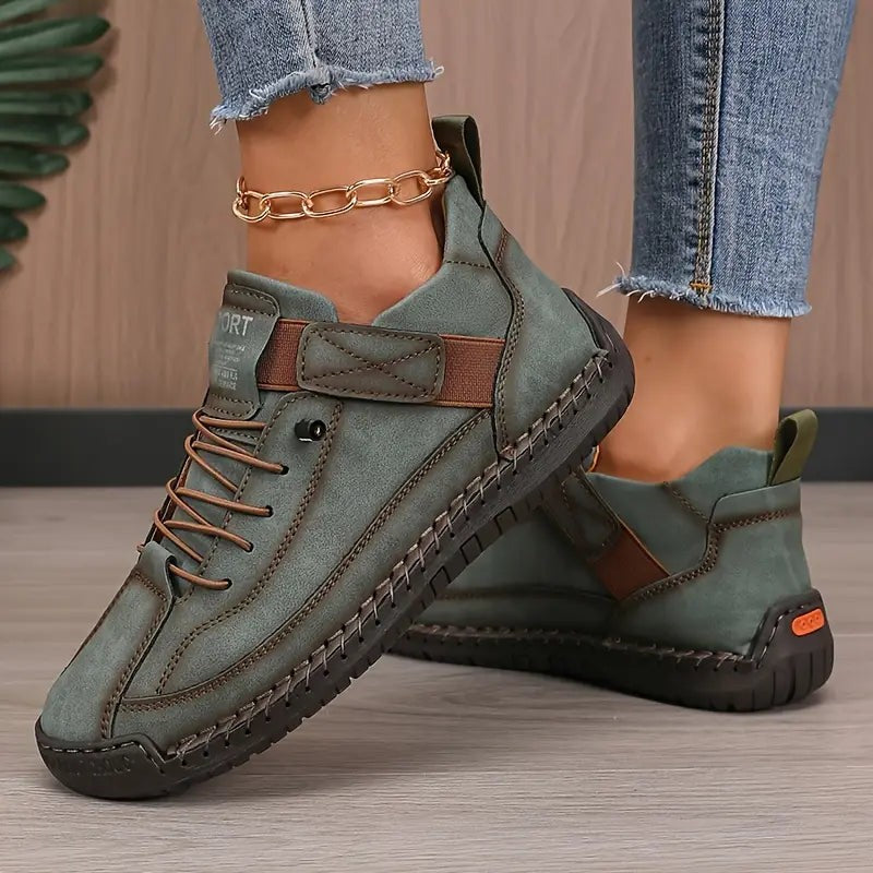 Damen-Sneaker mit Klettriemen, Schnürung und gedämpfter Sohle in weiter Passform für jeden Tag, Ansicht 11