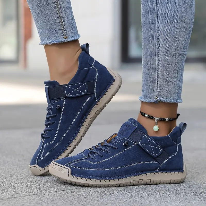 Damen-Sneaker mit Klettriemen, Schnürung und gedämpfter Sohle in weiter Passform für jeden Tag in Blau