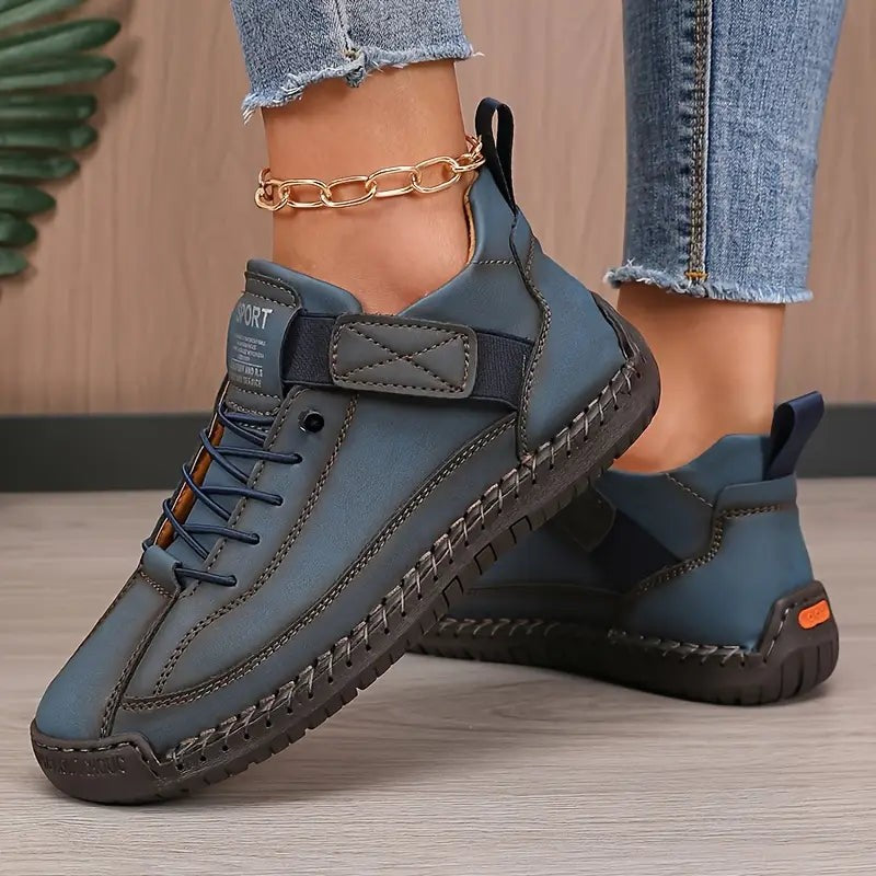 Damen-Sneaker mit Klettriemen, Schnürung und gedämpfter Sohle in weiter Passform für jeden Tag in Marineblau