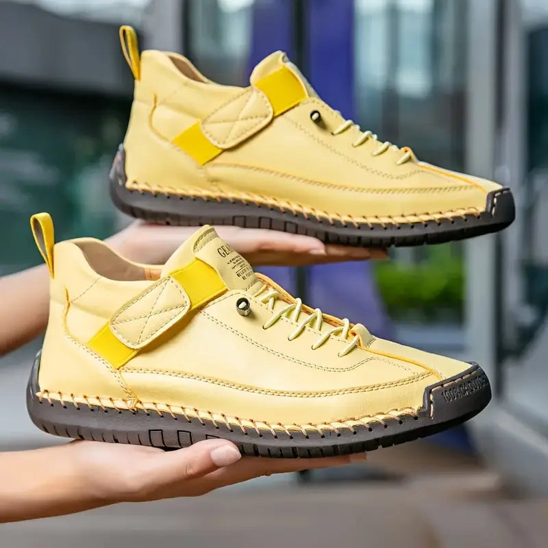 Damen-Sneaker mit Klettriemen, Schnürung und gedämpfter Sohle in weiter Passform für jeden Tag in Gelb