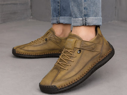 Damen-Sneaker mit Klettriemen, Schnürung und gedämpfter Sohle in weiter Passform für jeden Tag in Braun