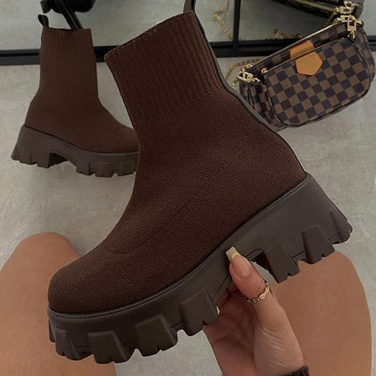 Damen-Sock-Boots aus Strick mit Plateausohle und grobem Profil in Braun