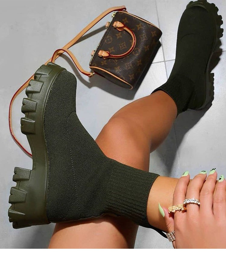 Damen-Sock-Boots aus Strick mit Plateausohle und grobem Profil in Grün