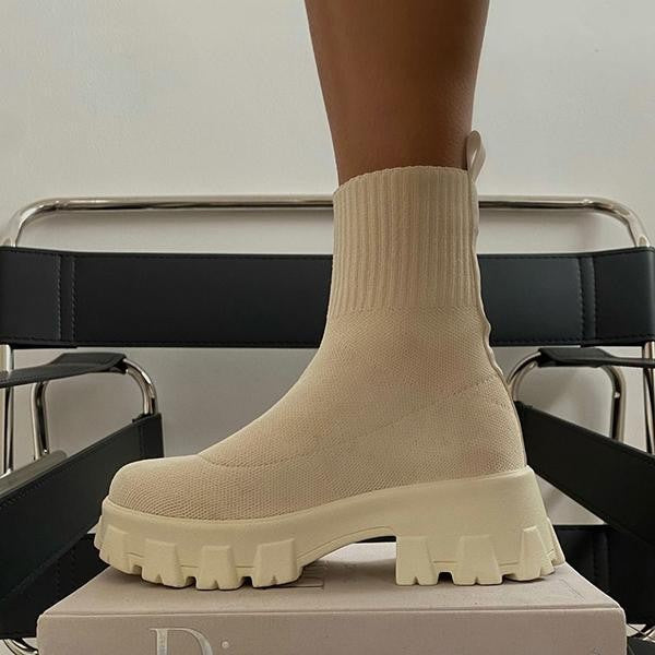Damen-Sock-Boots aus Strick mit Plateausohle und grobem Profil in Beige