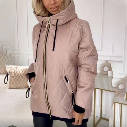 Damen-Steppjacke mit Rautensteppung, Kapuze mit Kordelzug und Reißverschlusstaschen in Rosa