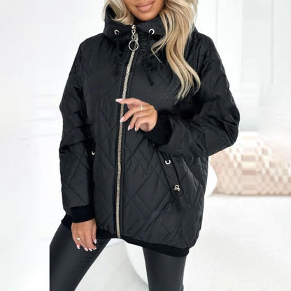 Damen-Steppjacke mit Rautensteppung, Kapuze mit Kordelzug und Reißverschlusstaschen in Schwarz