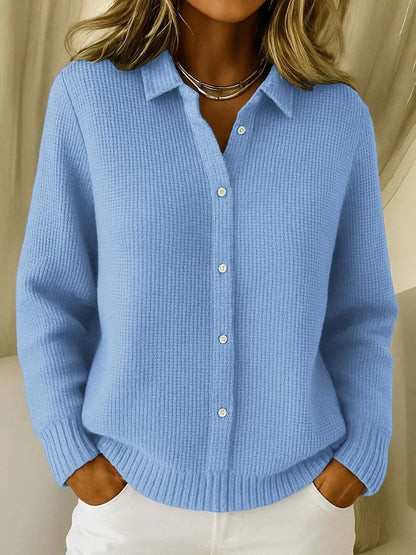 Damen-Strickjacke in Waffelstrick mit Hemdkragen, Knopfleiste und Rippbündchen in Blau