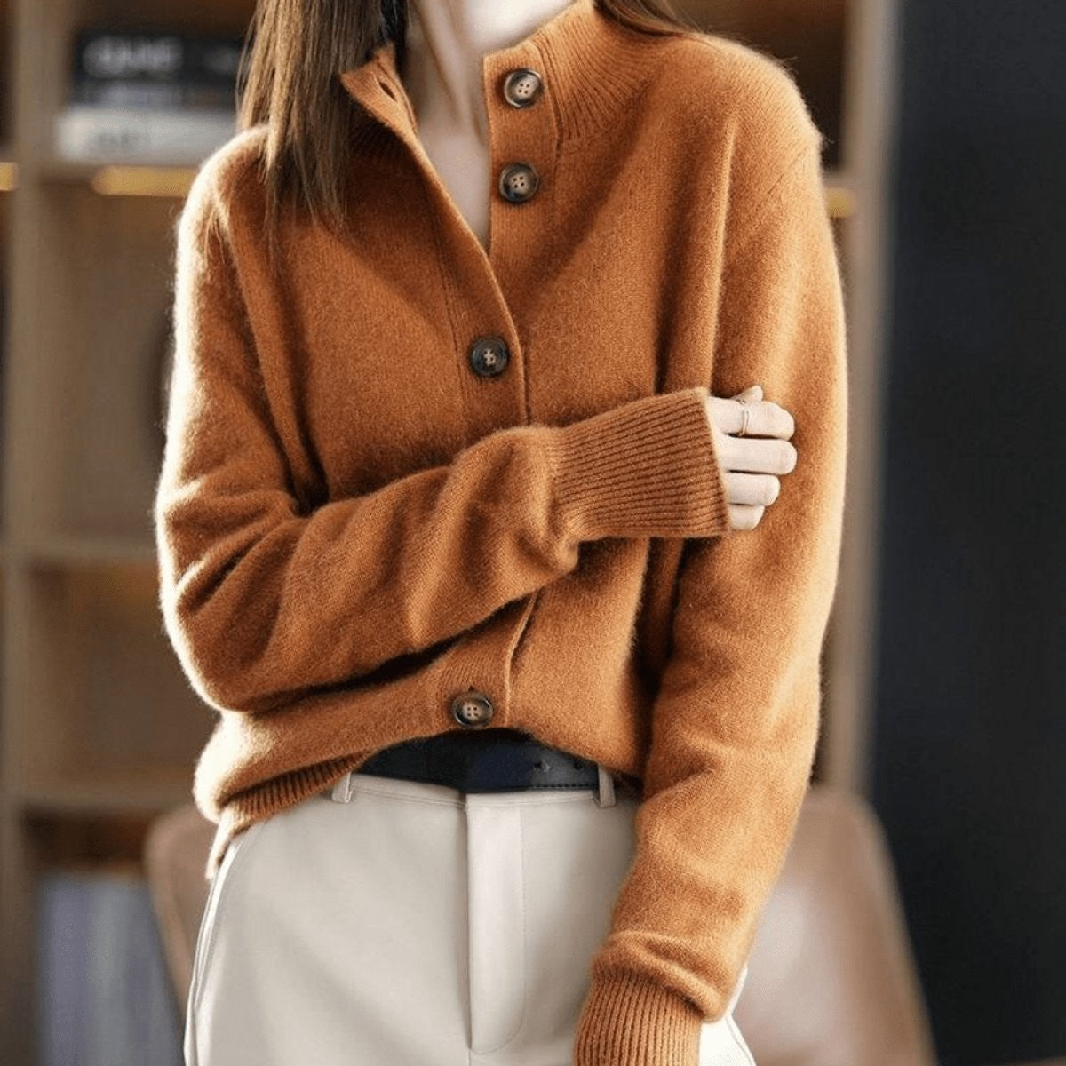 Damen-Strickjacke mit Kaschmiranteil, Stehkragen und durchgehender Knopfleiste in Orange