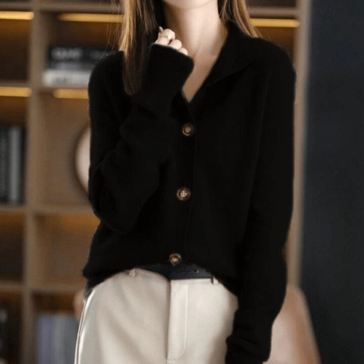 Damen-Strickjacke mit Kaschmiranteil, Stehkragen und durchgehender Knopfleiste in Schwarz