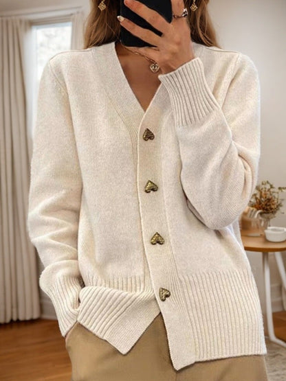 Damen-Strickjacke mit V-Ausschnitt, goldenen Herzknöpfen und gerippten Bündchen in Beige