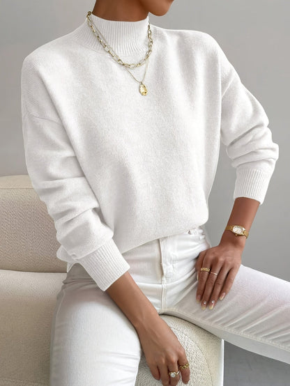 Damen-Strickpullover mit halbhohem Kragen, Rippbündchen und geradem Schnitt in Weiß