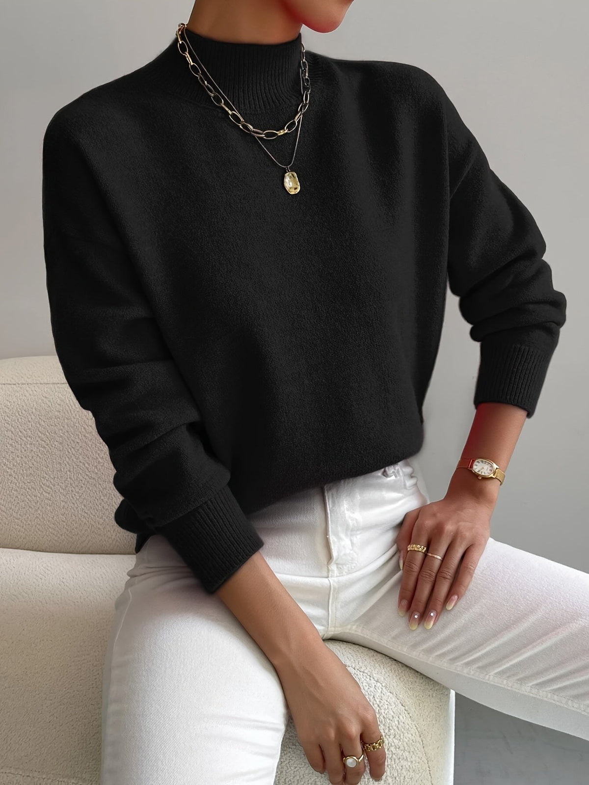 Damen-Strickpullover mit halbhohem Kragen, Rippbündchen und geradem Schnitt in Schwarz