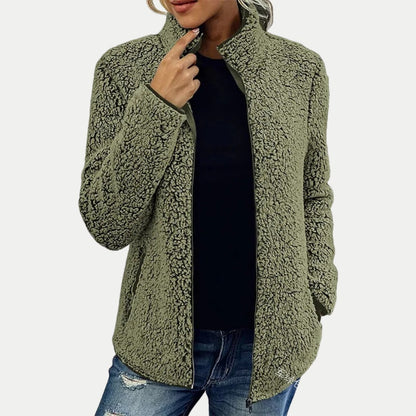 Damen-Teddyfleecejacke mit Stehkragen, durchgehendem Reißverschluss und Seitentaschen in Grün