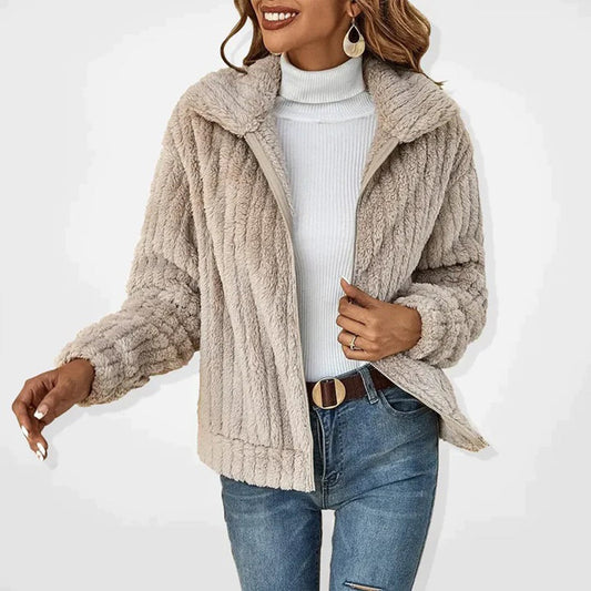 Damen-Teddyjacke aus Plüschfleece mit Reißverschluss, Umlegekragen und Eingrifftaschen in Aprikose