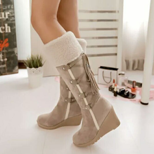 Damen-Winterstiefel mit Keilabsatz, Kunstfellfutter und Teddy-Krempe in Beige