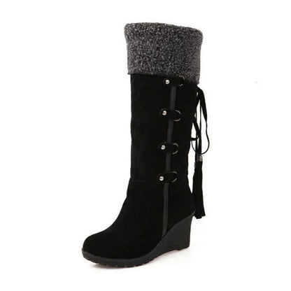 Damen-Winterstiefel mit Keilabsatz, Kunstfellfutter und Teddy-Krempe in Schwarz