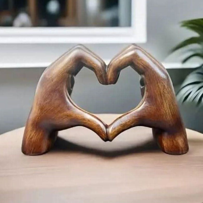 Dekofigur aus Kunstharz in Form von Herz-Händen für Regal, Sideboard und Tisch in Braun (25 x 15 x 7,5 cm)