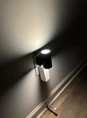 Dimmbare LED-Wandleuchte für die Steckdose mit Dämmerungssensor und warmweißem Licht, Ansicht 4