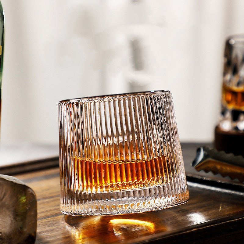 Drehbares Whiskyglas aus bleifreiem Kristallglas mit gerundetem Boden für Whisky und Bourbon, Ansicht 3