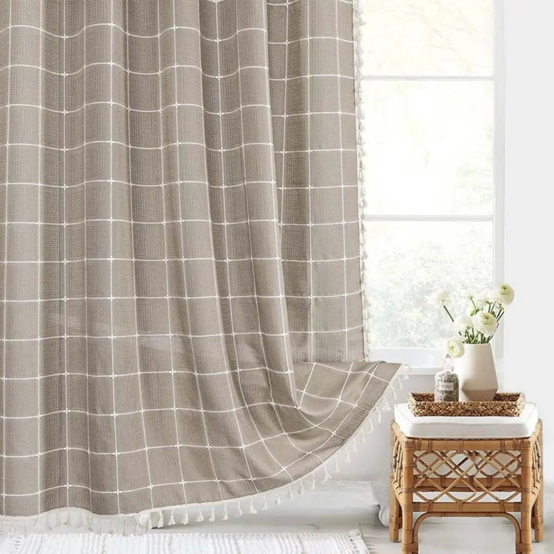 Duschvorhang aus Leinen mit Jacquard-Webung, Quastenborte und beschichteter Innenseite in Beige kariert