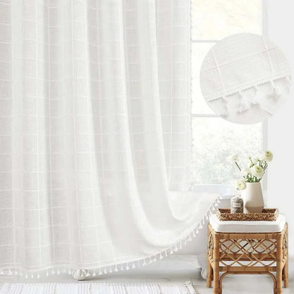 Duschvorhang aus Leinen mit Jacquard-Webung, Quastenborte und beschichteter Innenseite in Weiß kariert