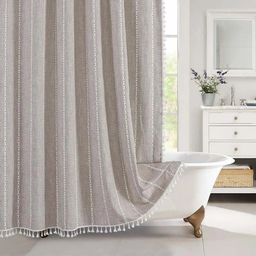 Duschvorhang aus Leinen mit Jacquard-Webung, Quastenborte und beschichteter Innenseite in Beige gestreift