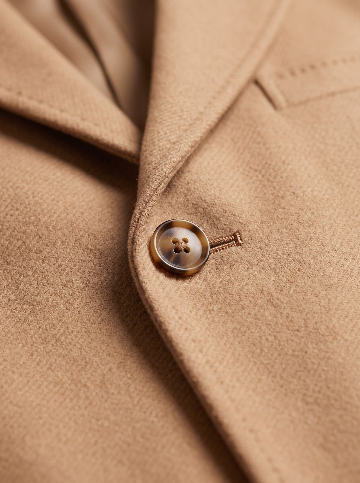 Einreihiger Herren-Wollmantel in Camel, Detailansicht