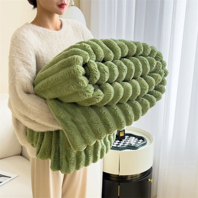 Flauschige Kuscheldecke aus Kunstfell mit Wellenstruktur für Sofa und Bett in Grün