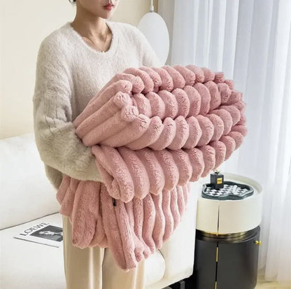 Flauschige Kuscheldecke aus Kunstfell mit Wellenstruktur für Sofa und Bett in Rosa