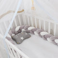 Geflochtene Bettschlange aus Baumwolle als weiche Bettumrandung für Babybett und Beistellbett