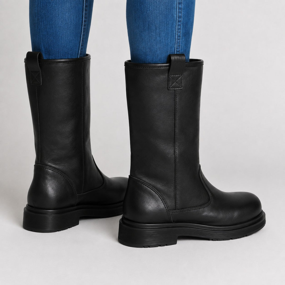 Gefütterte Damen-Stiefel aus Leder mit halbhohem Schaft, Anziehlaschen und Profilsohle, Ansicht 6