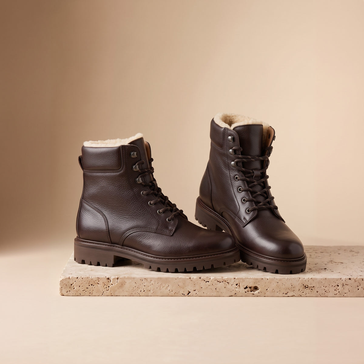Gefütterte Herren-Worker-Boots aus Leder in Dunkelbraun, Vorderansicht