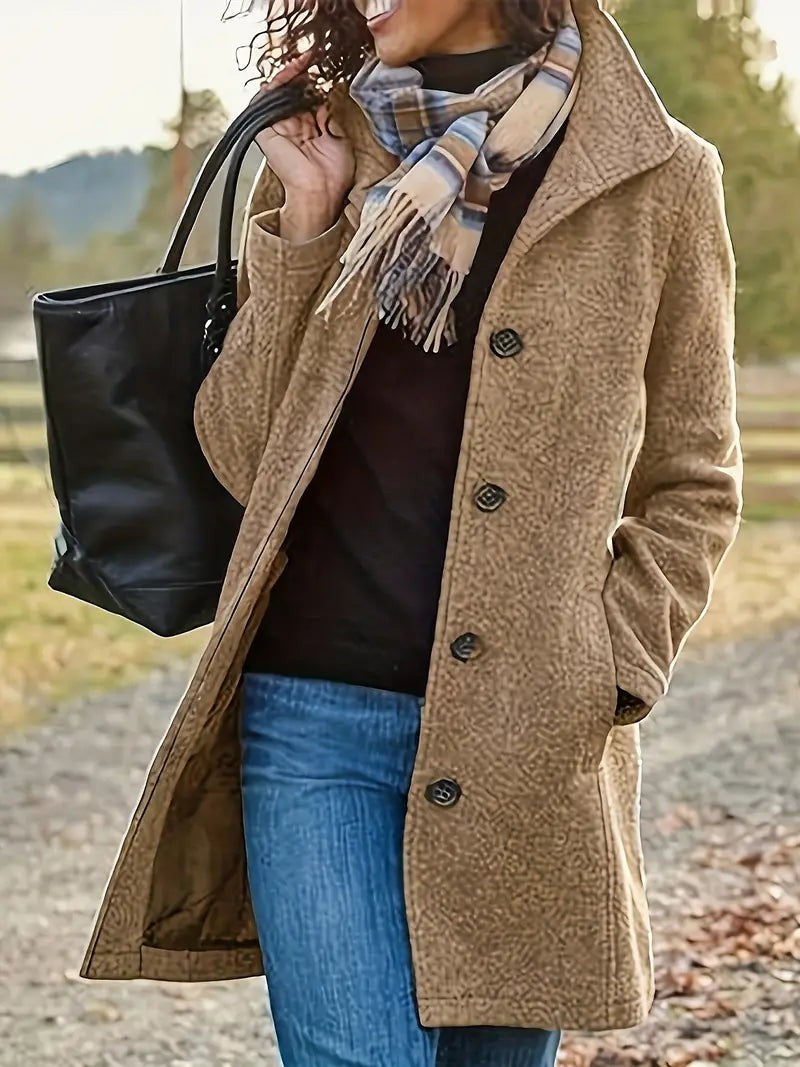 Gefütterter Damen-Wintermantel mit Knopfleiste, Reverskragen und Eingrifftaschen in mittlerer Länge in Khaki